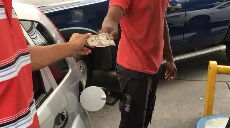 Caracas entre caos y colas por el aumento de la gasolina