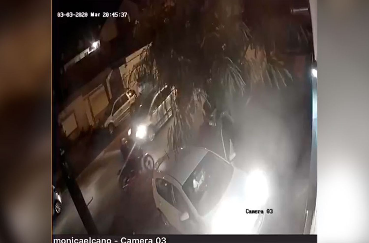 A mano armada, delincuentes asaltaron a una mujer cuando ingresaba a su vivienda