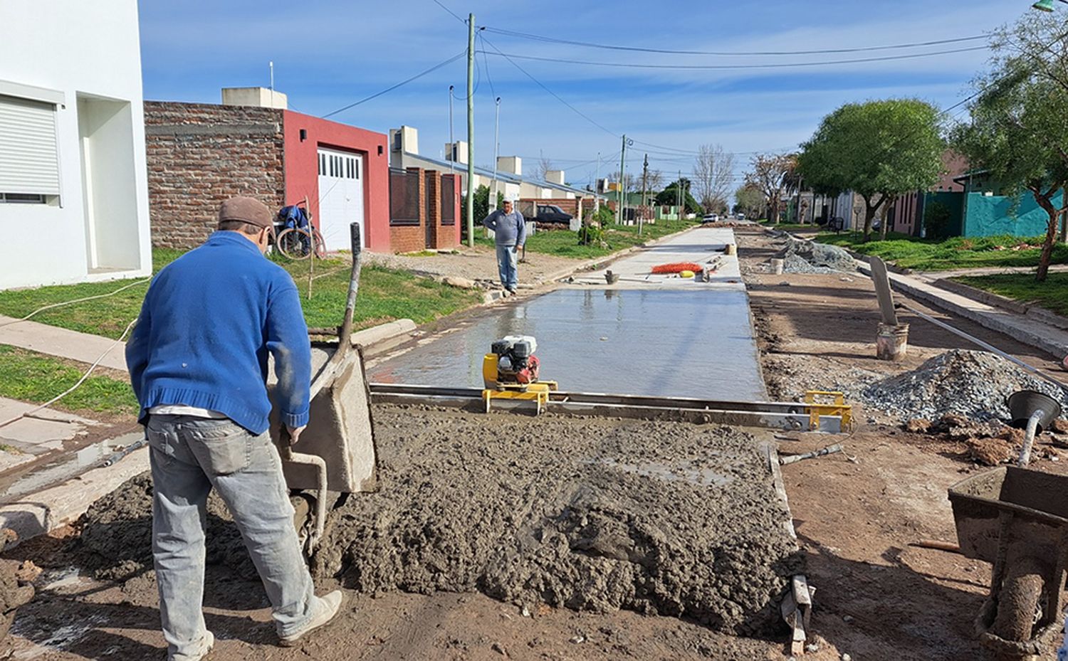 Lobería: Pavimentan la calle Lamadrid
