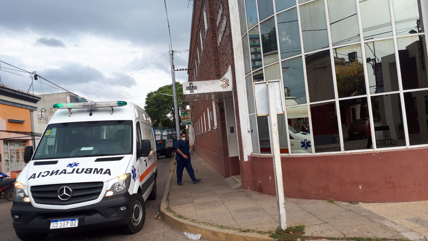 Tiene COVID-19, le dieron el alta, lo volvieron a internar y la familia teme que lo manden a la casa de nuevo