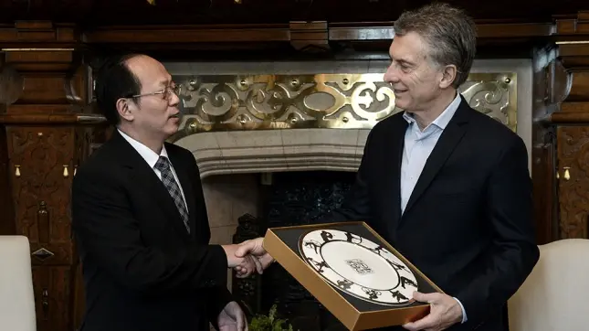Macri analizó el fomento del fútbol en China con el titular del Comité Olímpico