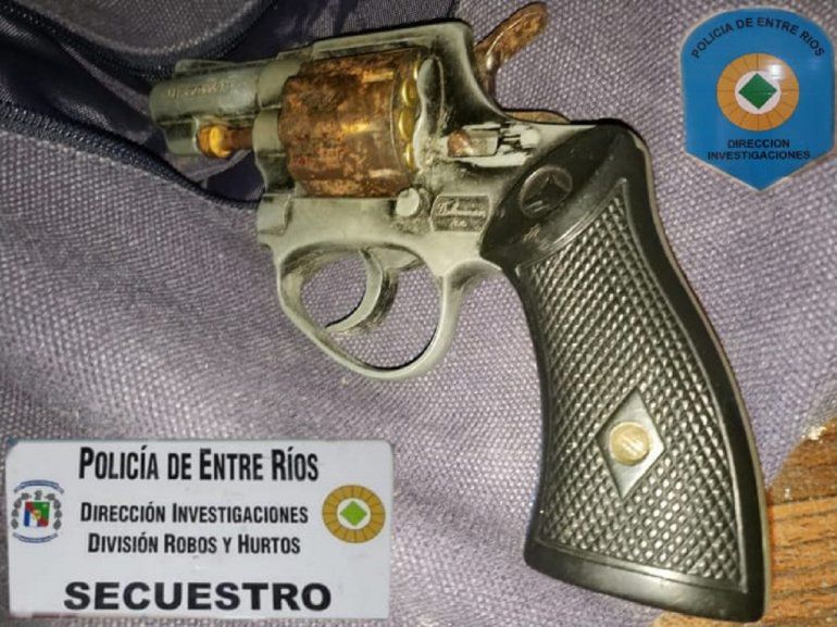 Secuestraron un arma y parte del dinero robado en la sala de juegos de Paraná