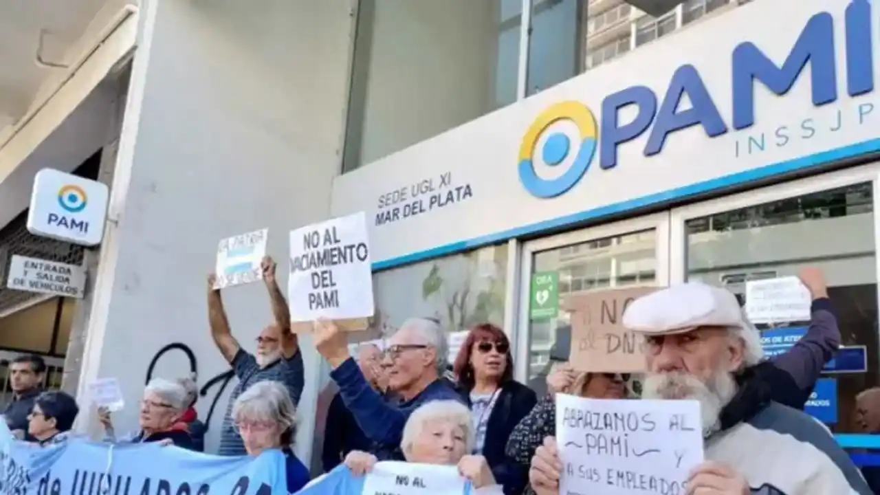 Una de las protestas contra el desfinanciamiento del PAMI en Mar del Plata.