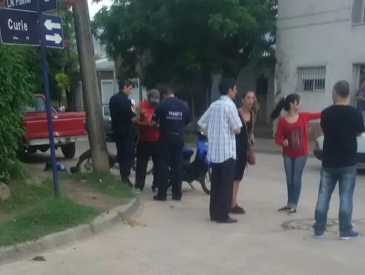 Choque entre dos motos: una venía a contramano