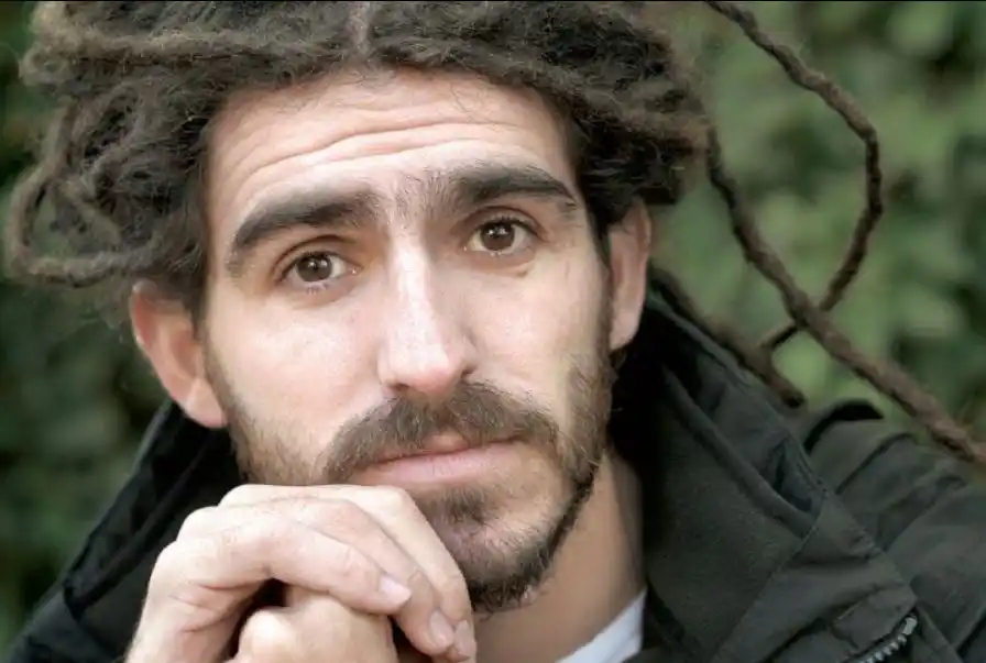 La carta que leyó Manu Lozano tras los dichos homofóbicos de Nicolás Márquez: un relato a corazón abierto