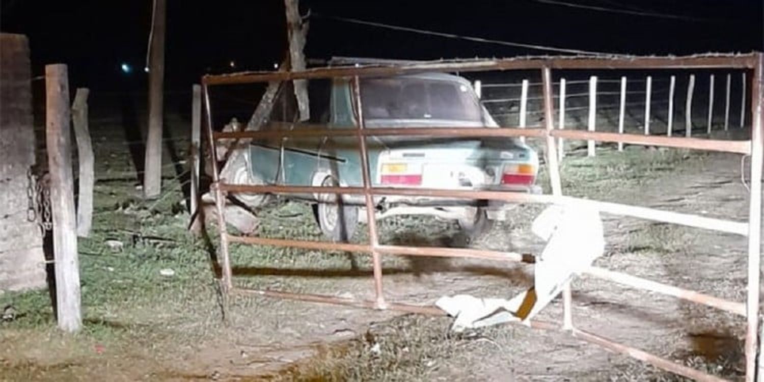 Robó un auto, lo chocó, quiso escapar caminando y terminó tras las rejas