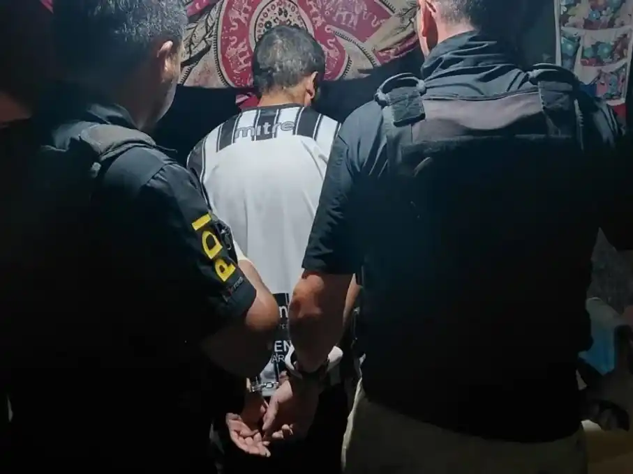 El hombre fue detenido.