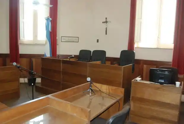 Un menor tenía pedido de captura, fue detenido y lo acusaron de cuatro hechos
