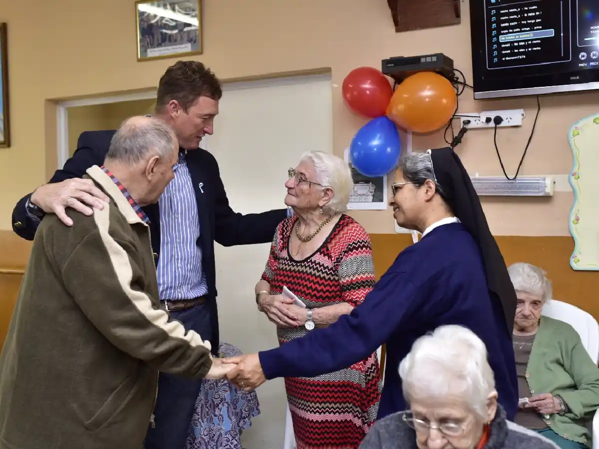 García Aresca visitó el Hogar Dihel de Sienra en su 23º cumpleaños 