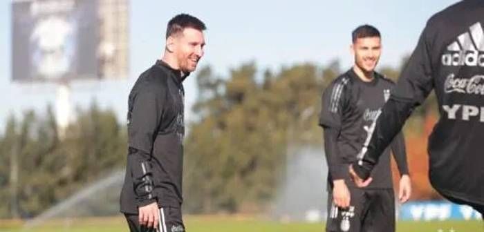 Lo mejor del entrenamiento a puertas abiertas en Ezeiza: un rato de Ángel Di María a la par