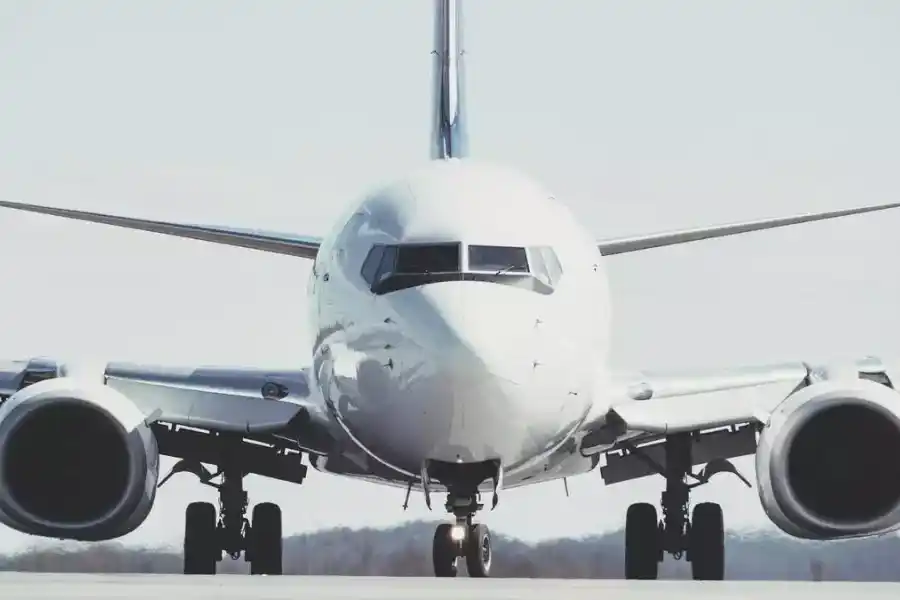 El Gobierno oficializó la habilitación de tripulaciones y aeronaves extranjeras para operar en el país