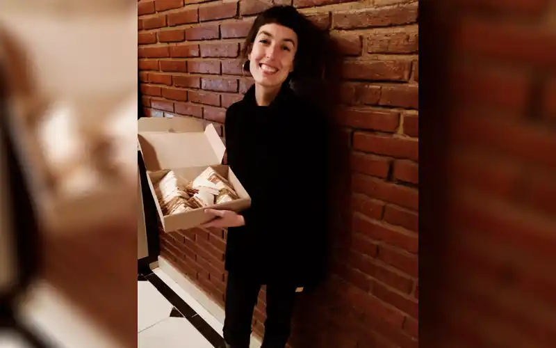 María Virginia con su premio de Lo De Urbano