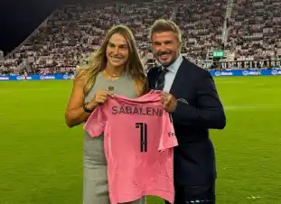 La número uno del tenis mundial disfrutó del partido entre Inter Miami y Toronto desde el campo de juego