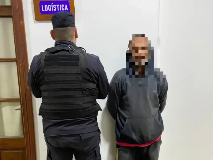 El hombre fue aprehendido y trasladado a la Comisaría.