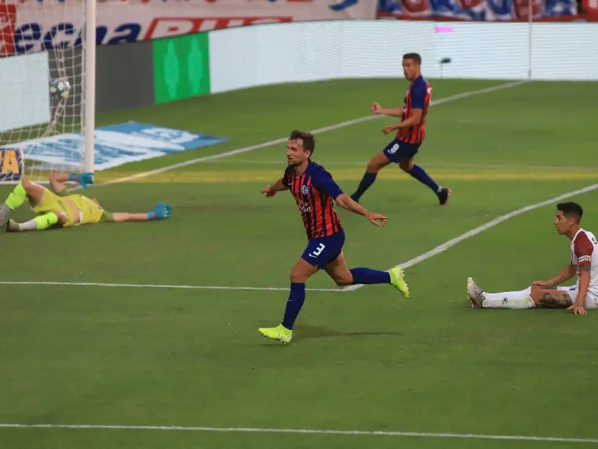 San Lorenzo logró un agónico empate