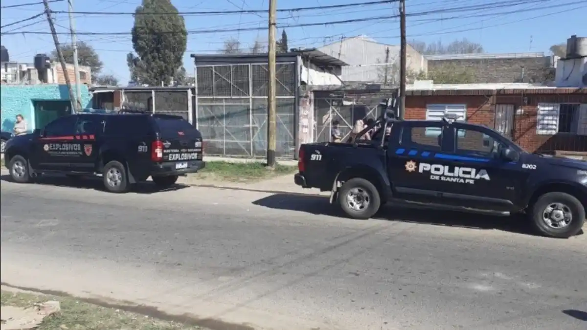 Allanan una vivienda en Rosario y encuentran explosivos
