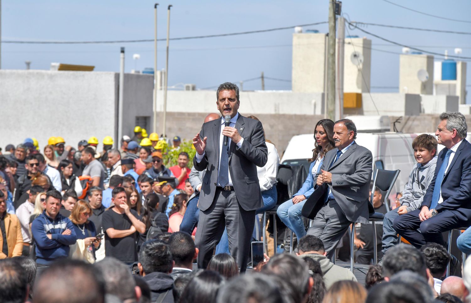 “Van a eliminar los beneficios” advirtió el precandidato Massa