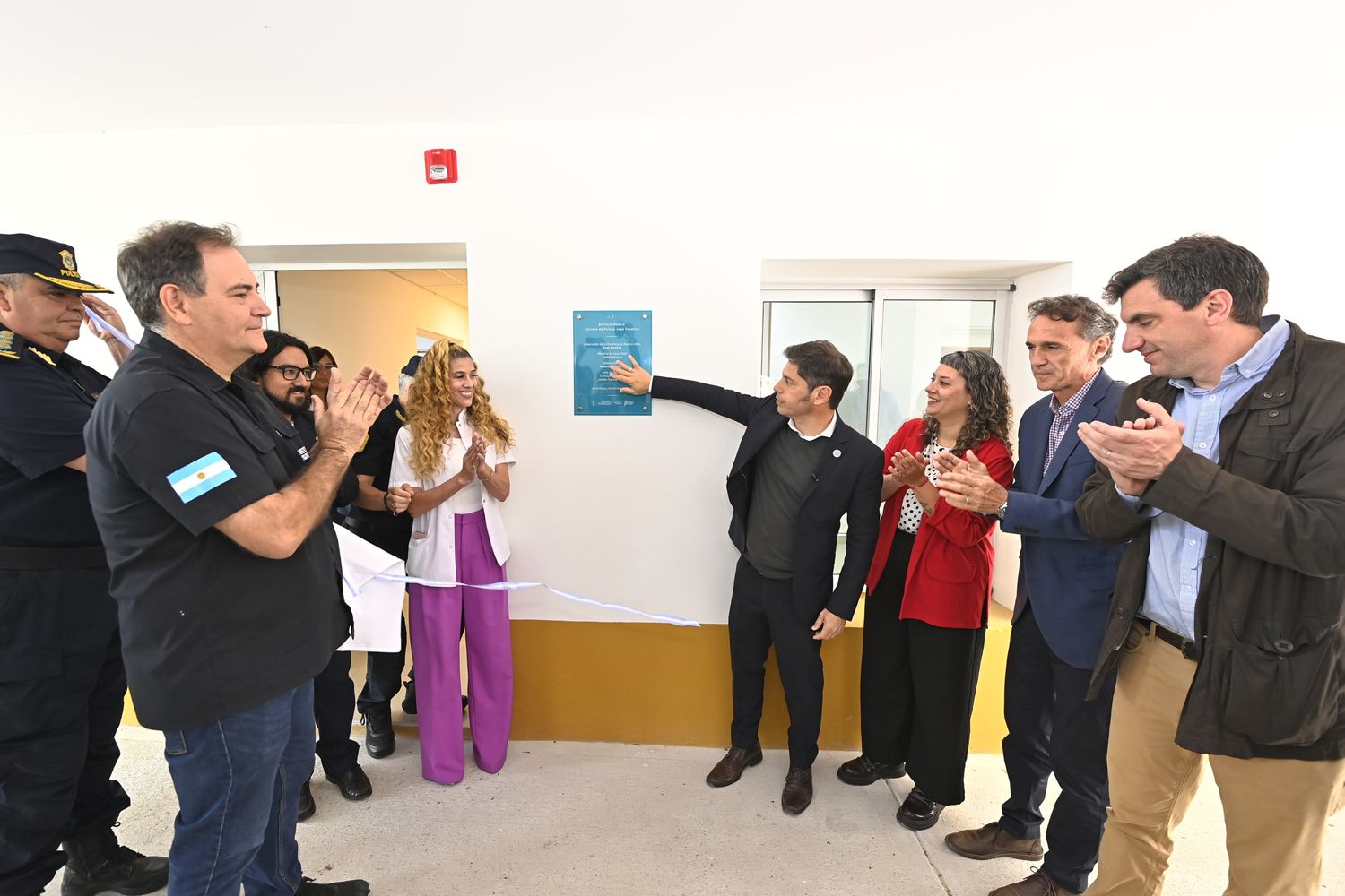 Kicillof inauguró la puesta en valor del edificio de sanidad de la Escuela de Policía Juan Vucetich en Berazategui