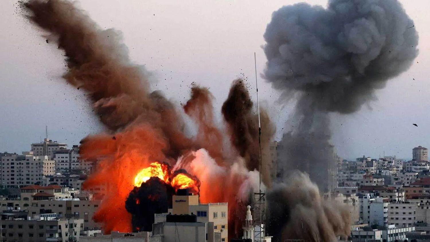 Israel redobló los ataques en Gaza y EEUU mandó a diplomático para impulsar una tregua