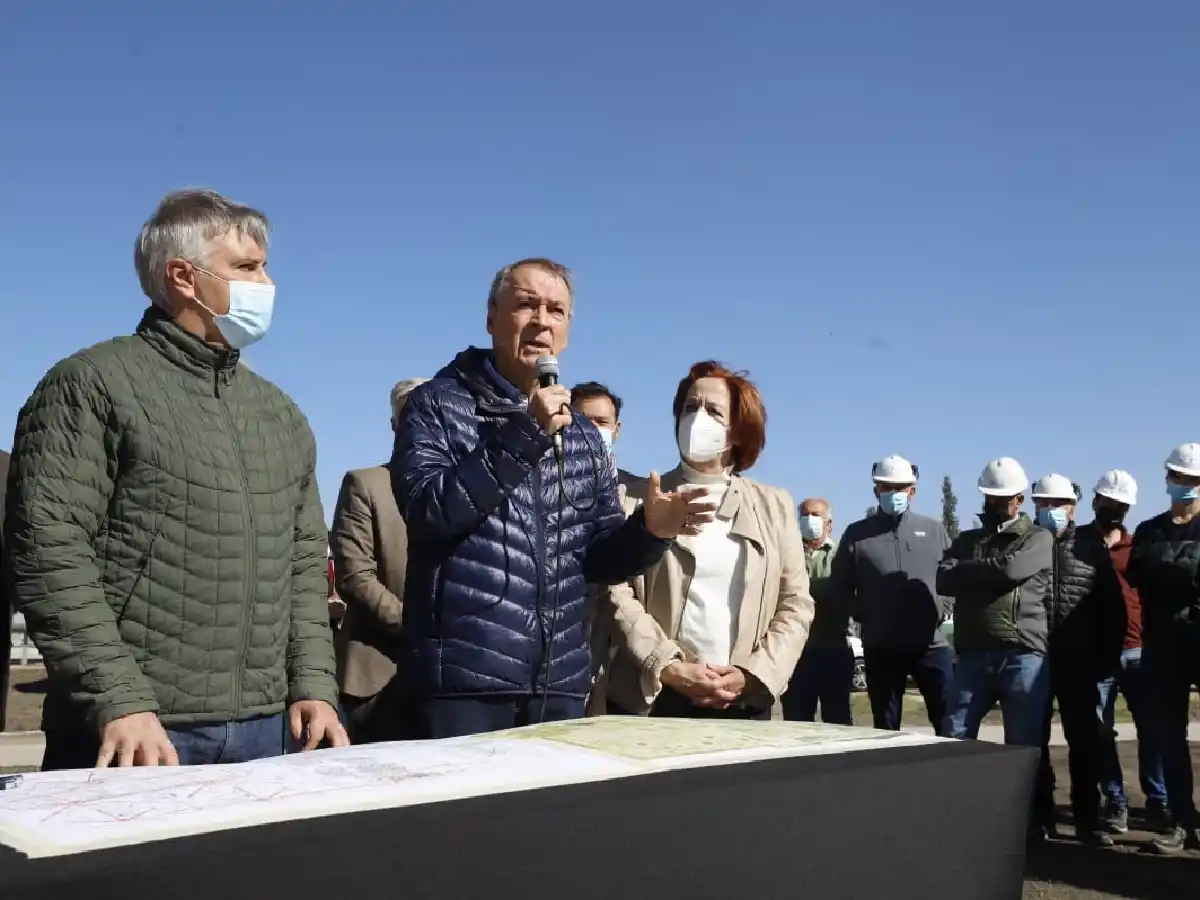  Ciudad de Córdoba: Schiaretti y  Llaryora supervisaron la nueva  planta de líquidos cloacales 