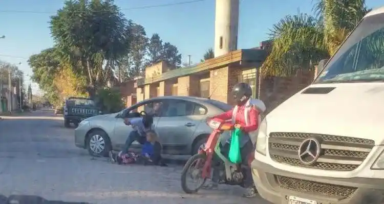 Automovilista chocó a una mujer que cruzaba la calle y despareció de la escena