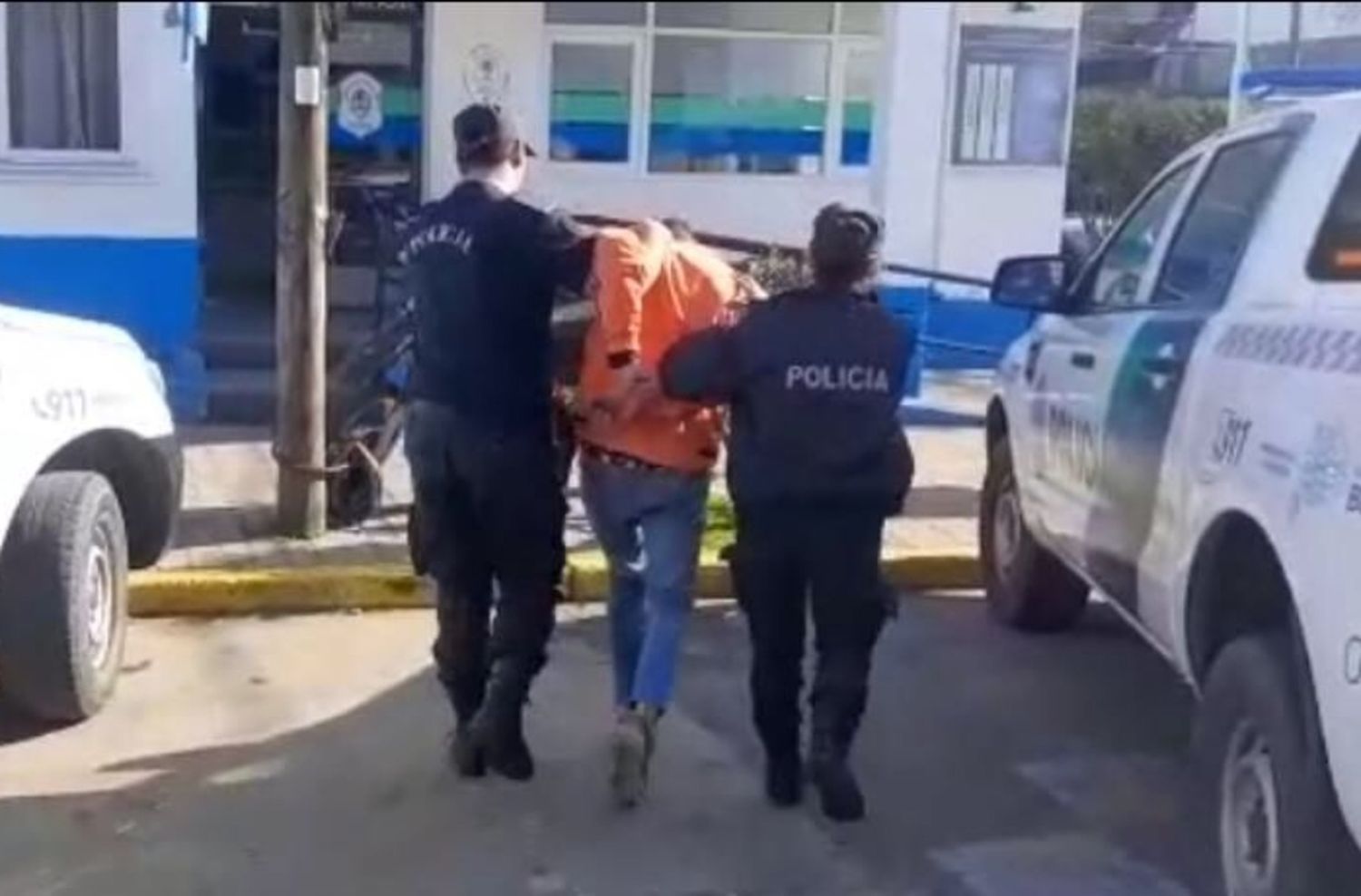 Le robó el celular con un cuchillo, fue detenido