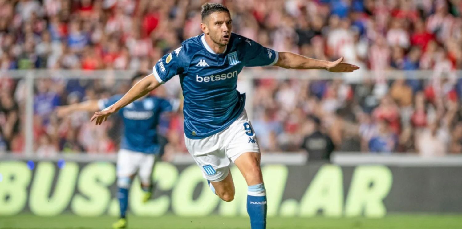 Adrián Martínez celebra su tanto ante Unión. Foto: Racing