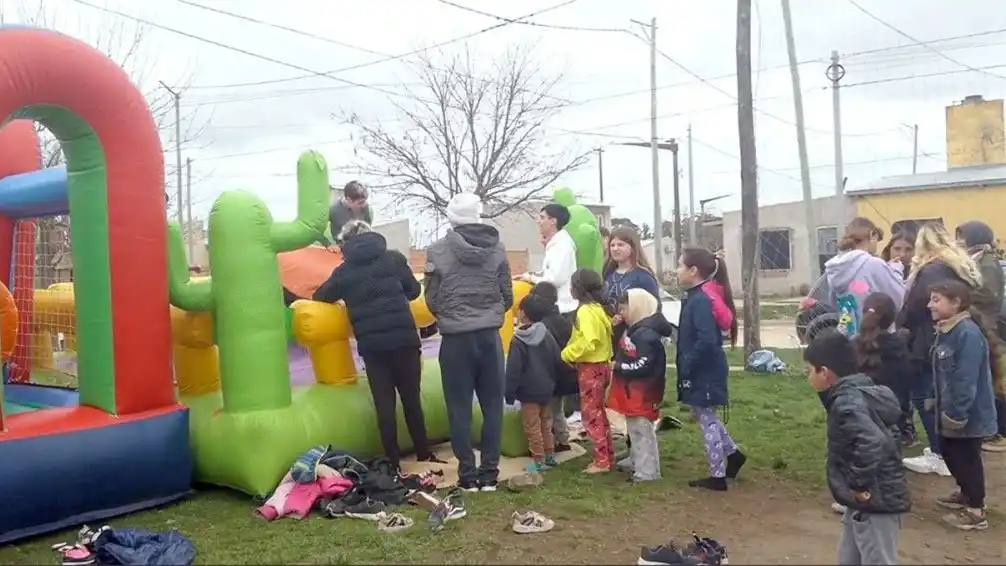 Un clásico. El festejo de los trabajadores municipales en su barrio.
