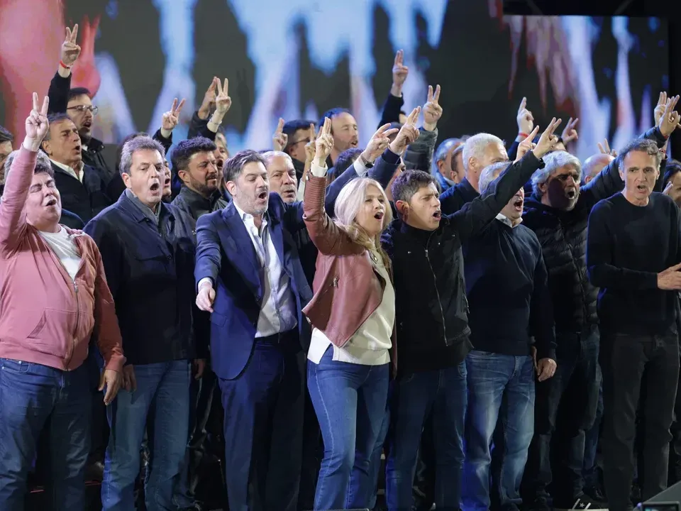 Kicillof se impuso con amplia diferencia y el oficialismo quedó golpeado en Buenos Aires
