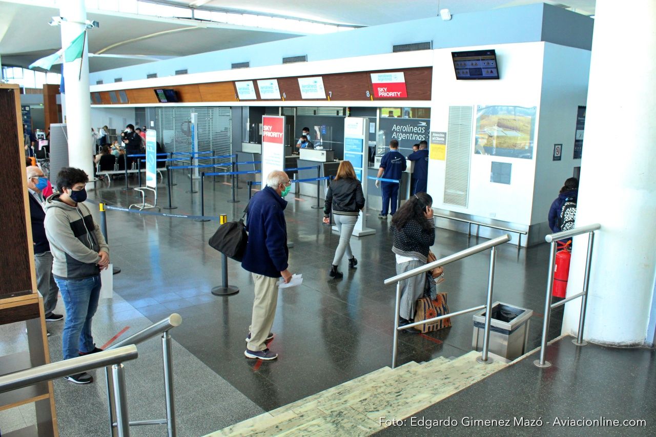 Argentina: durante mayo el transporte aéreo movilizó apenas 21 mil pasajeros