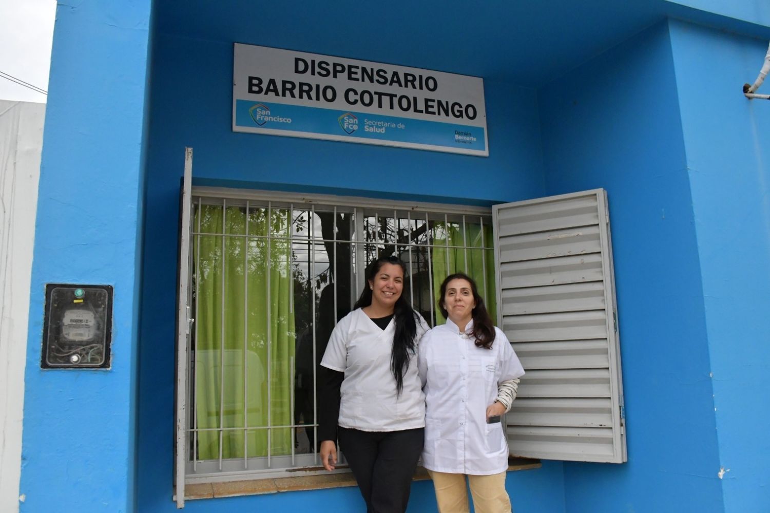 El consultorio está ubicado en Hernández 3057.