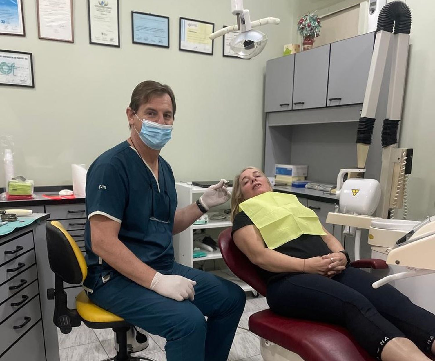 Priscilla en la silla de su odontólogo “Es una pieza fundamental en la salud, como lo es el médico para la salud en general”