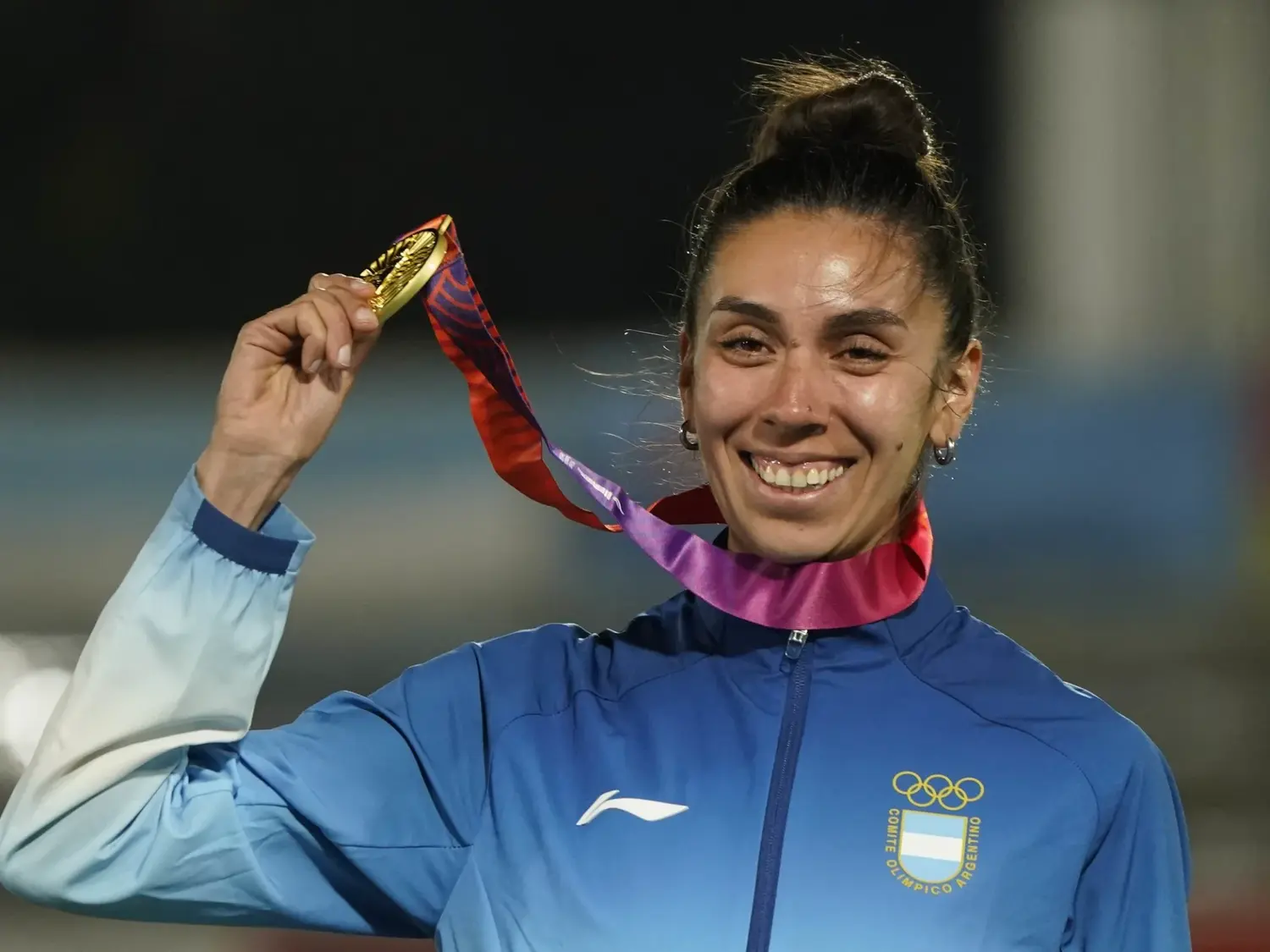 Micaela logró la primera medalla dorada para el atletismo argentino.
