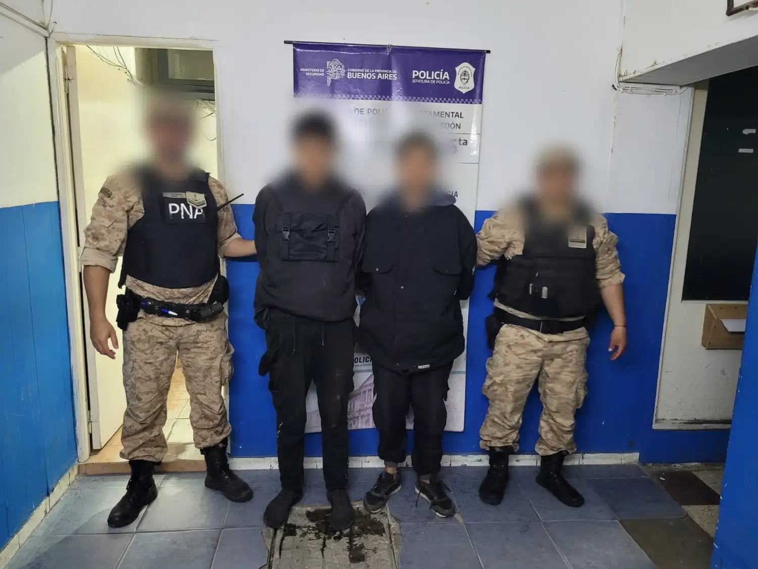 El episodio ocurrió alrededor de las 3.20, cuando los agentes intentaron identificar a los dos individuos.