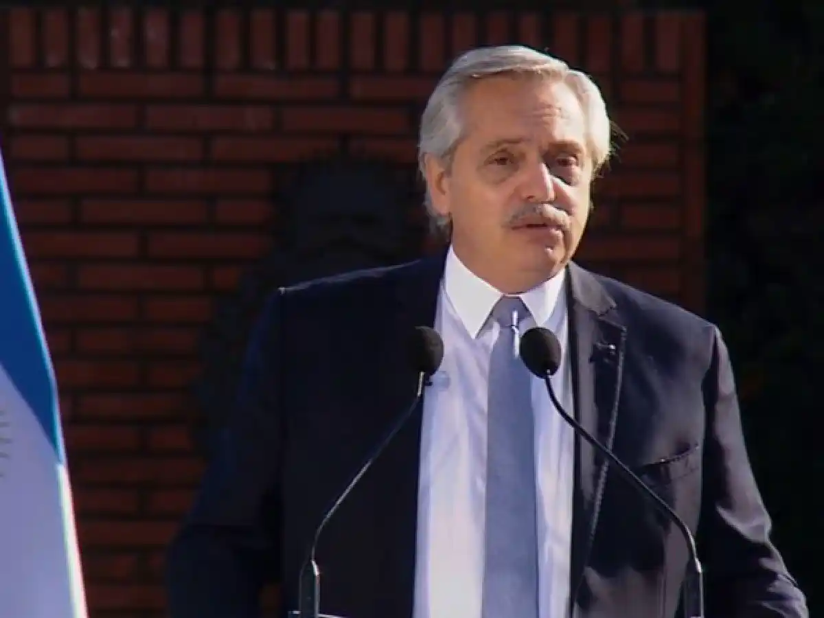 Alberto Fernández: "La bandera argentina representa la libertad, la igualdad y la solidaridad"