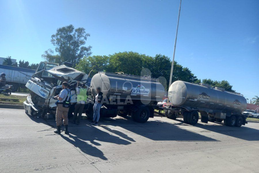 Fuerte accidente de tránsito en Ruta 34: se cruzó de carril y se dio de frente contra dos camiones