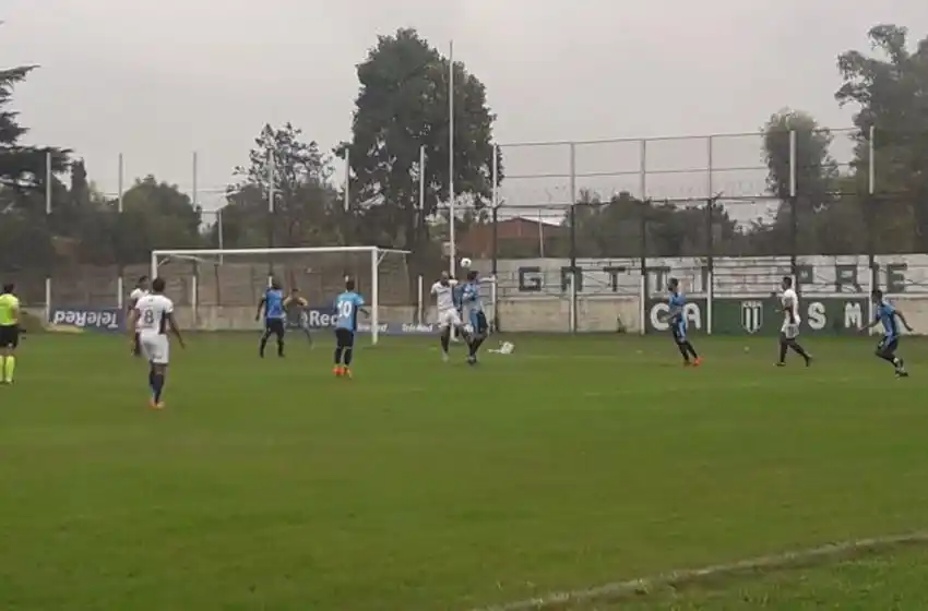 Córdoba empató ante JJ Urquiza y el CADU estiró ventajas