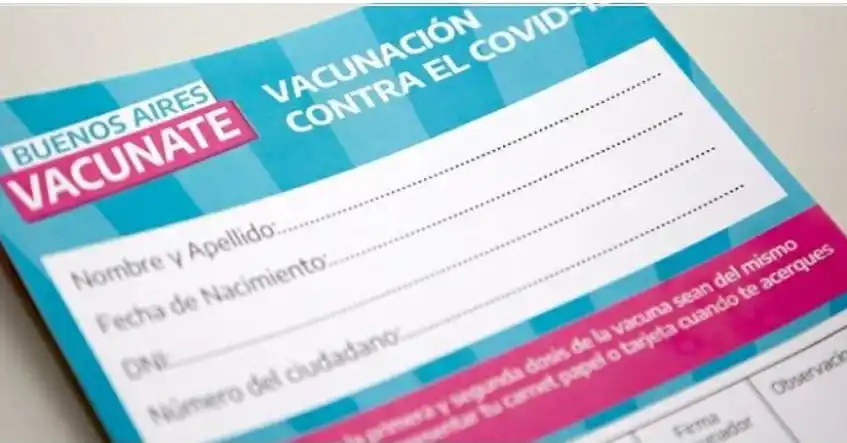 Denuncian que vendían certificados de vacunación a $30.000