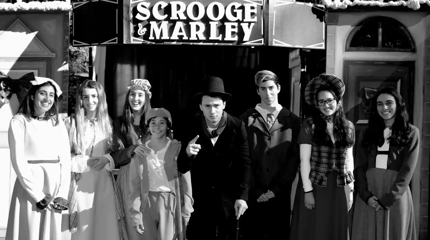 Estudiantes presentan un musical navideño