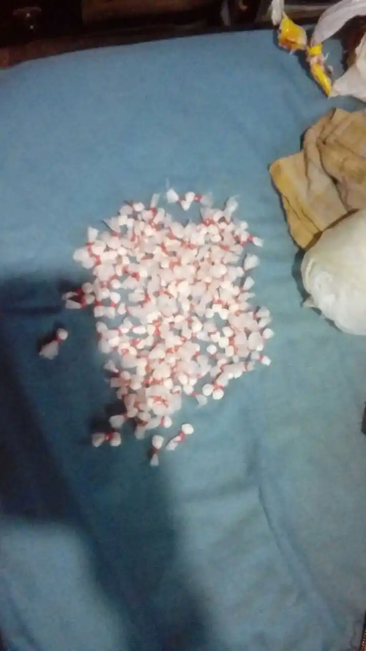 Detuvieron a un hombre que repartía droga en una moto en el centro de Rosario