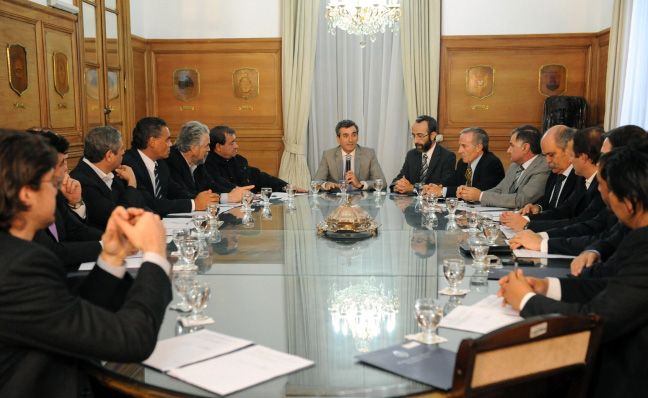 Randazzo acordó construir pasos a nivel en 16 Municipios