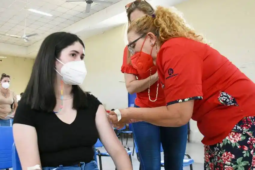 Insfrán anunció la vacunación a
niños y adolescentes del interior