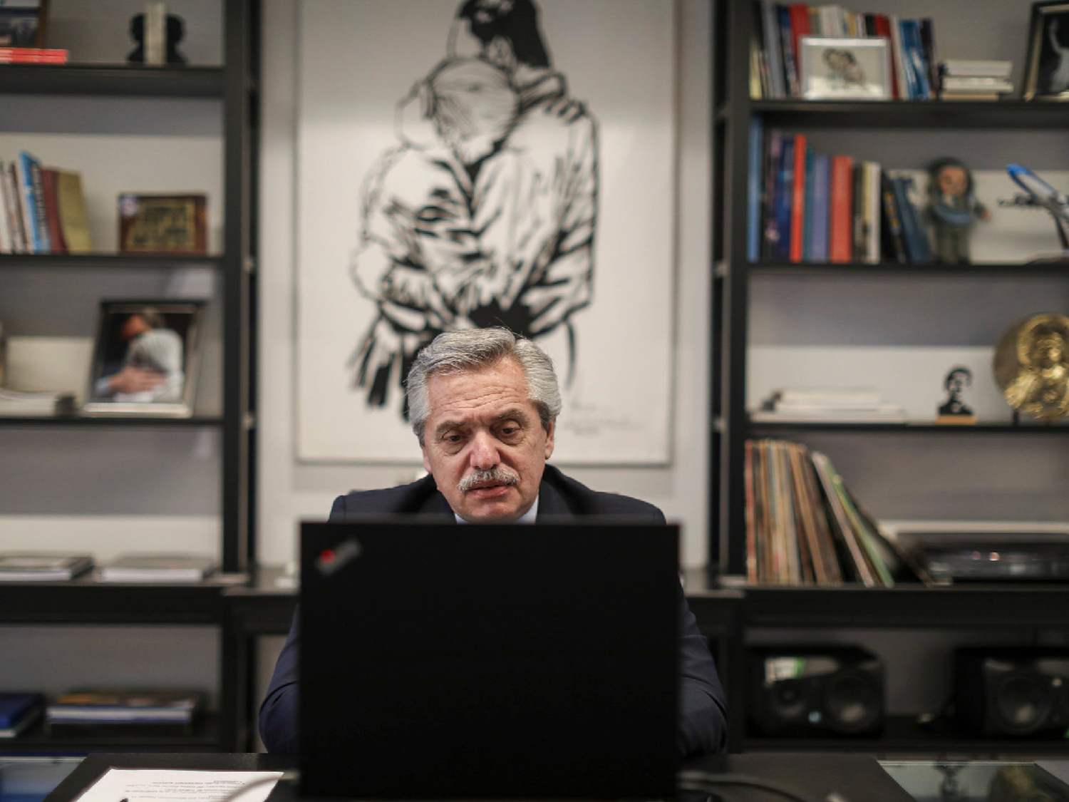Fernández afirmó que "no" está en sus "planes devaluar" y destacó que "los cepos son malos"