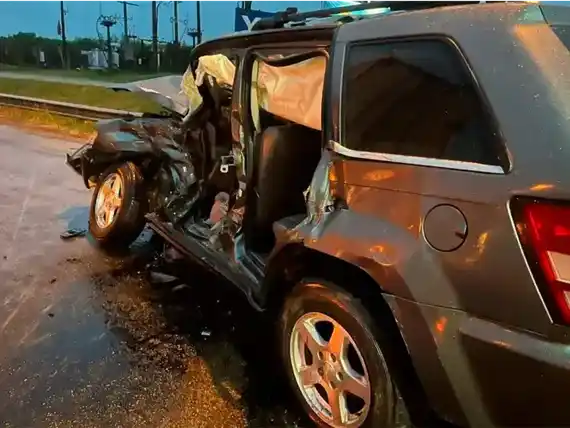 Violento choque en Ruta 14: un conductor fue rescatado entre los hierros en Concordia
