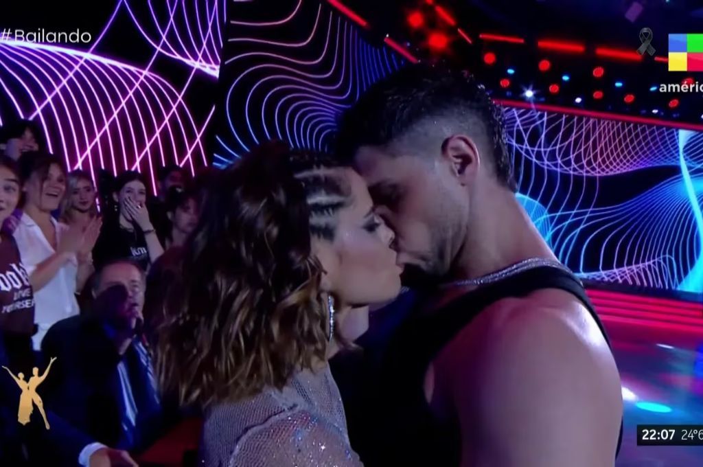 El beso entre el Conejo y Martina
