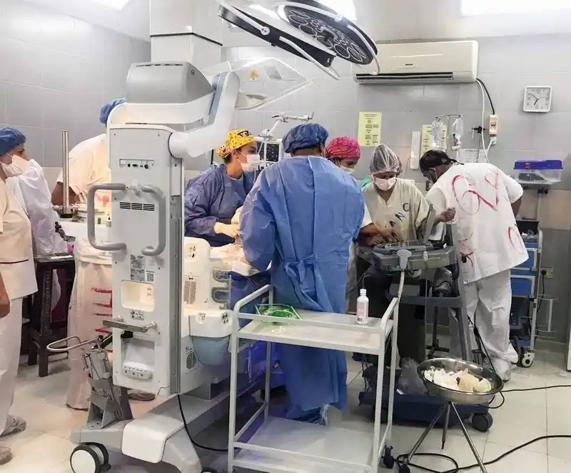 Exitosa cirugía cardiovascular en un bebé 
prematuro en el Hospital de la Madre y el Niño