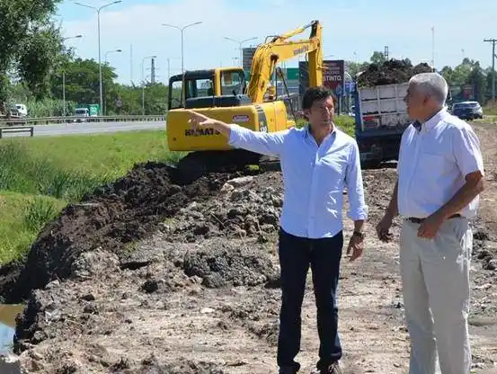 Posse visitó las obras del nuevo reservorio en el bajo Boulogne