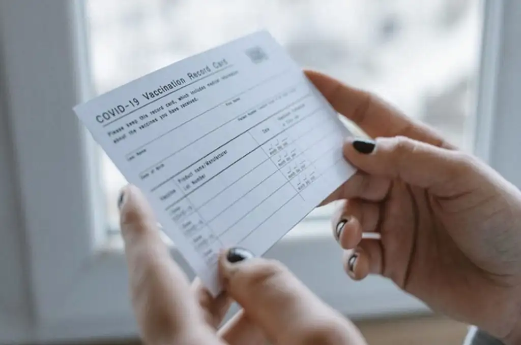 Ciberdelincuentes venden certificados falsos de vacunación anti Covid-19