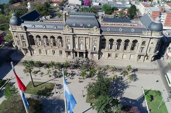 Gobierno de Santa Fe convoca a gremios el 28 de abril para discutir nuevos aumentos salariales