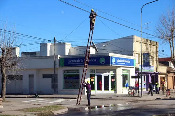Realizan tendido de fibra óptica en Lobería